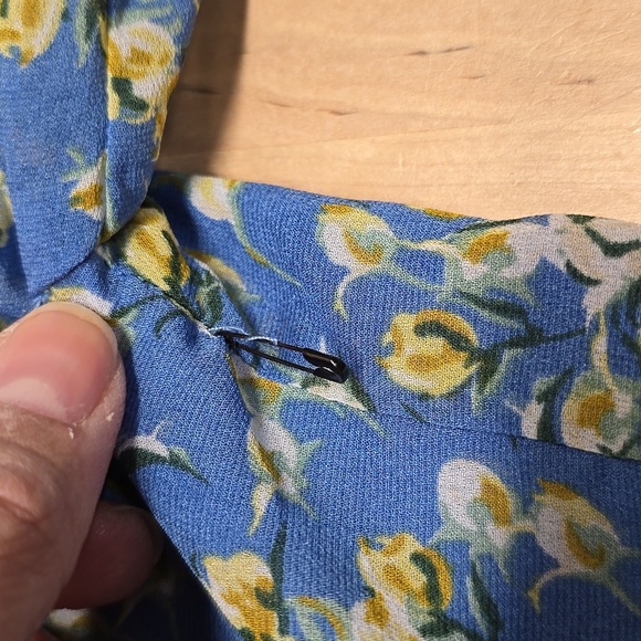 {ASTR The Label} Vivian Dress in Blue Floral - Size Medium - Picture 17 of 17